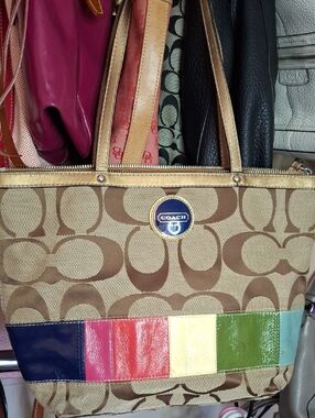 COACH MULTI COLOR STRIPE SIGNATURE DESIGN TAN CANVAS MED TOTE*Marks patent leath